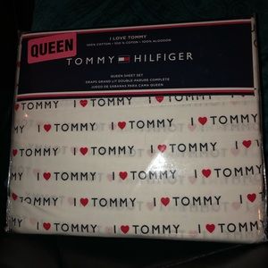 *NWT* Tommy Hilfiger Queen Sheets